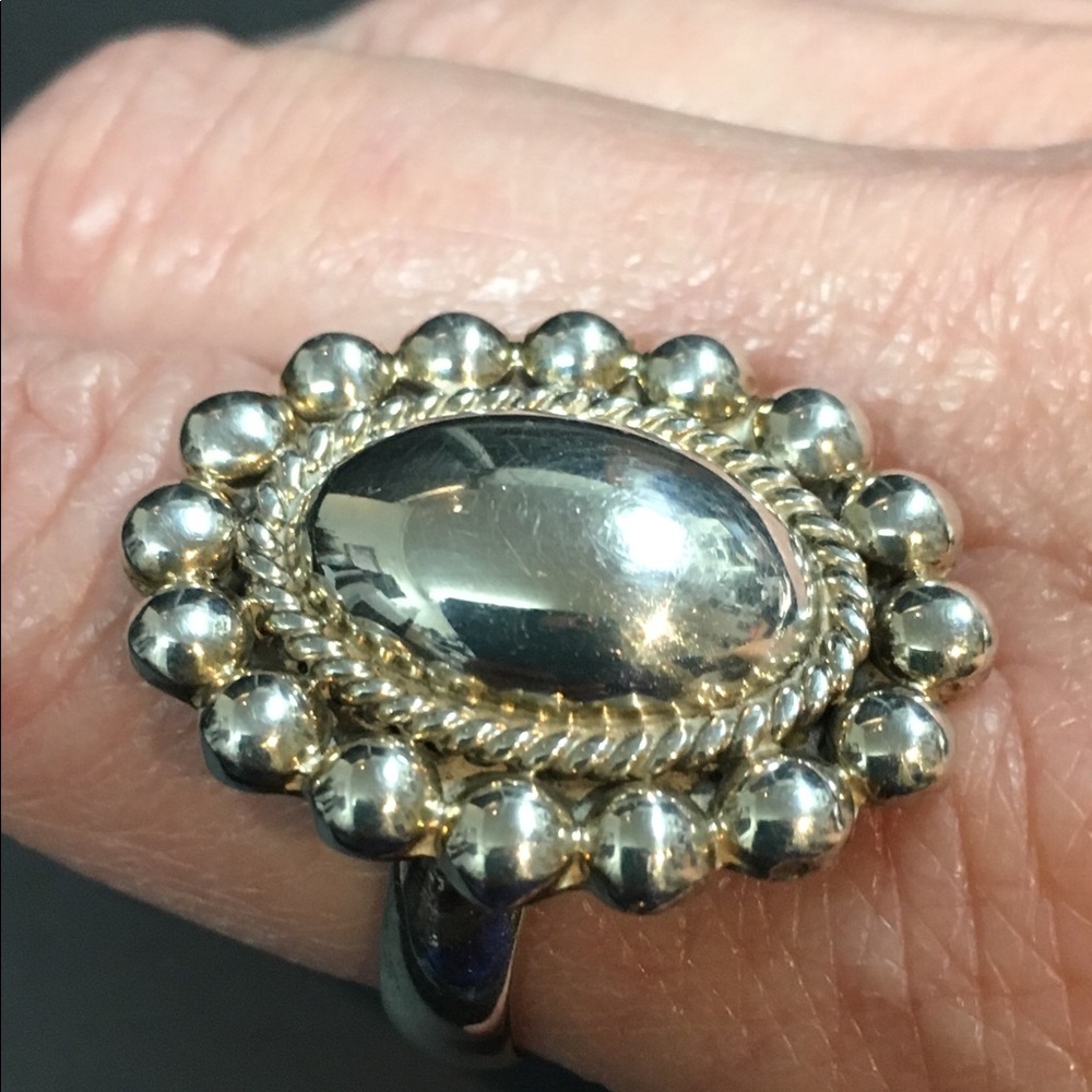 SILVER RING - Picture 2 of 4